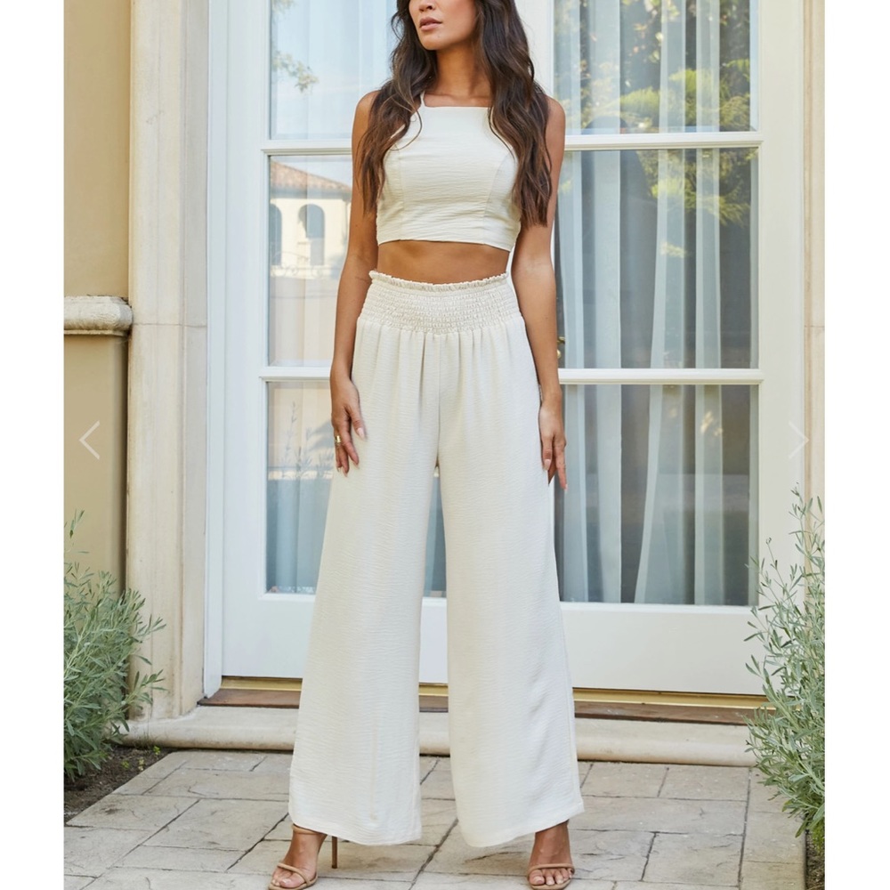 NWT Promenade Set It’s NOMB